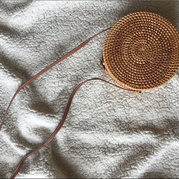 Vintage woven round box purse - Picture 2 of 4